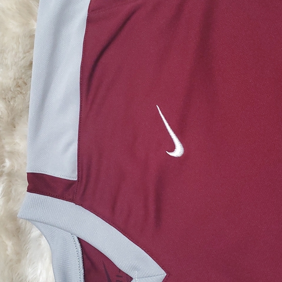 Womens like new burgundy Nike baseball T-shirt - Picture 5 of 6